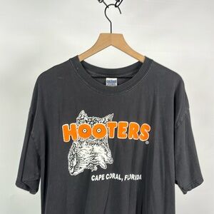 Vintage Gildan Cape Coral, FL Hooters Heavyweight T-Shirt - Ultra Cotton - XL